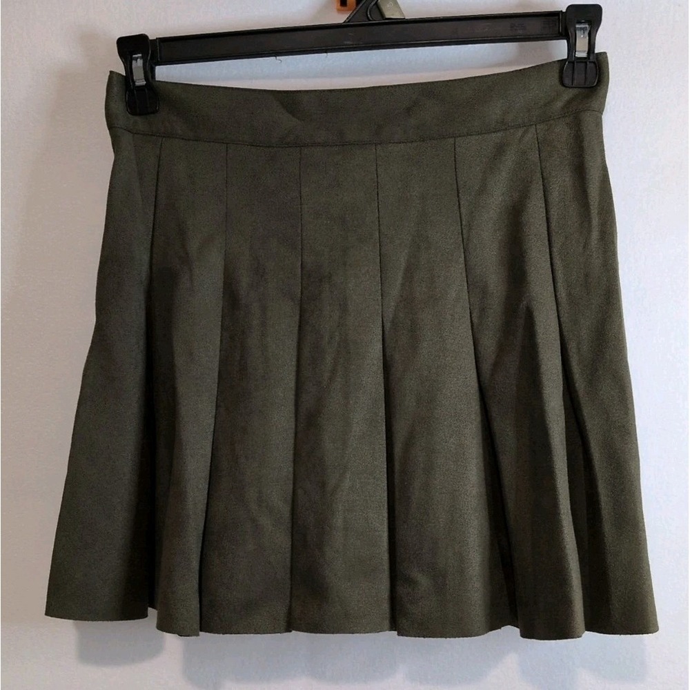 Noisy May Women's Pleated Mini Skirt Size Medium Olive Green New With Tags